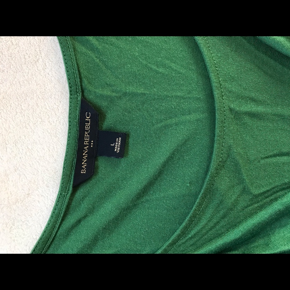 Beautiful emerald green - Picture 2 of 4